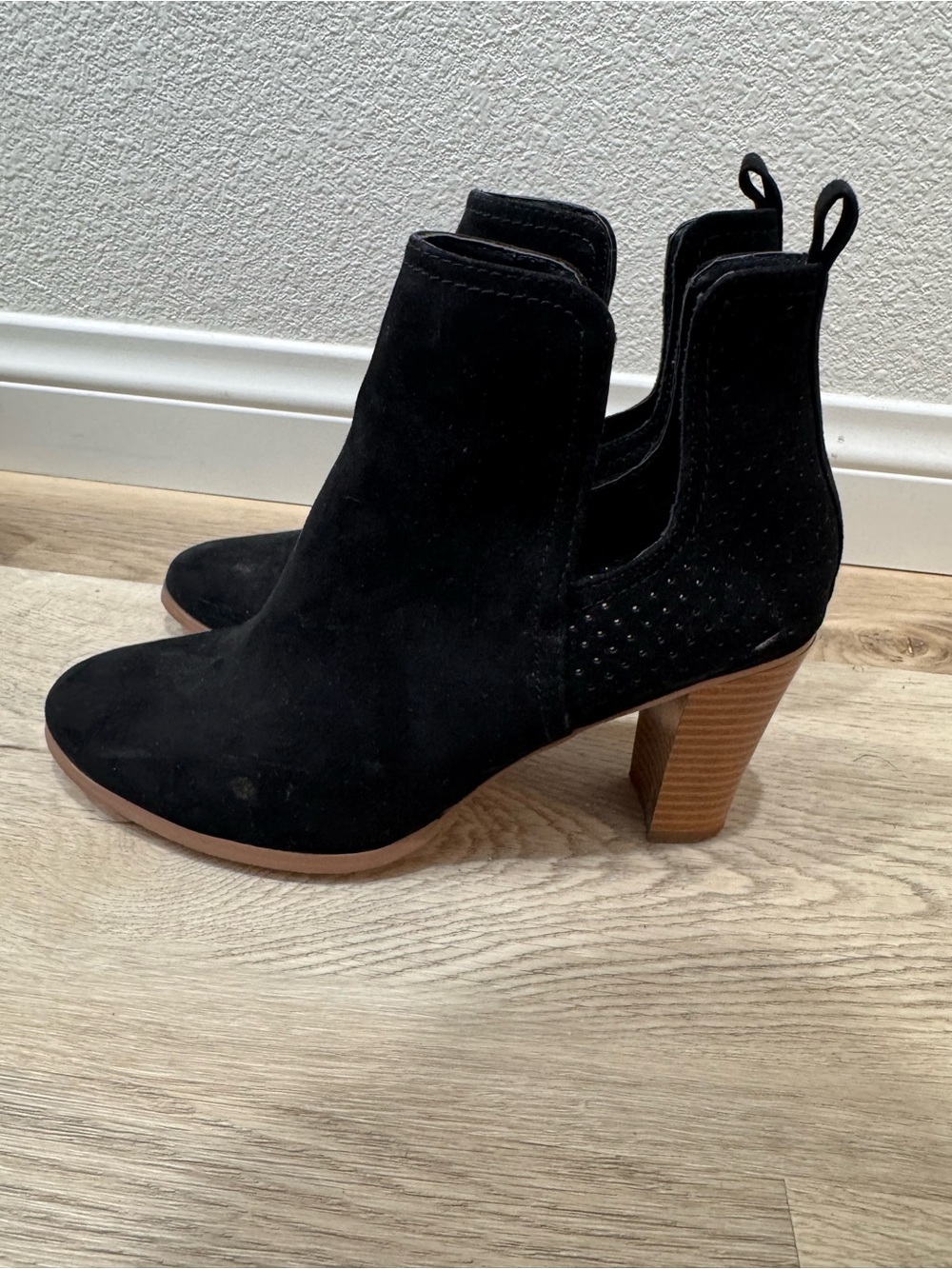 JustFab Black Suede Cutout Chelsea Heel Boots